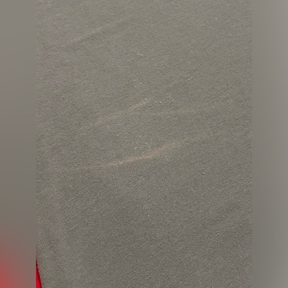 Collections of 3 Tank Tops - Picture 8 of 9